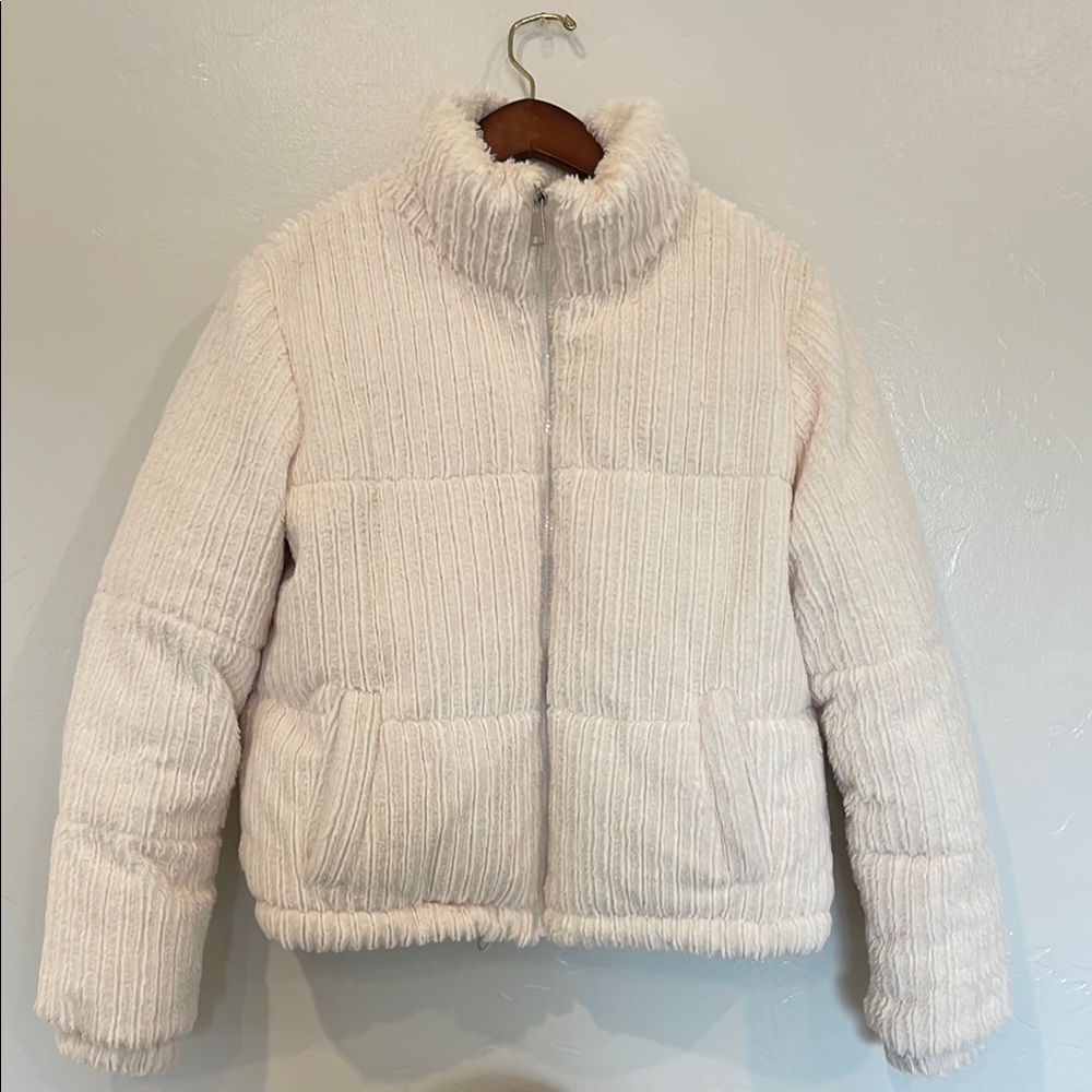 Cozy White Cream Velvet Puffer Jacket w Pockets Size M